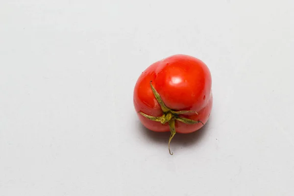 Tomates Rojos Jugosos Manteles Fondo Caro —  Fotos de Stock