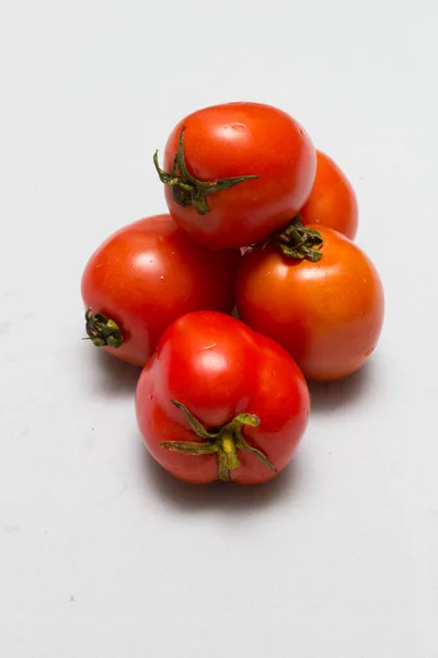 Tomates Rojos Jugosos Manteles Fondo Caro — Foto de Stock