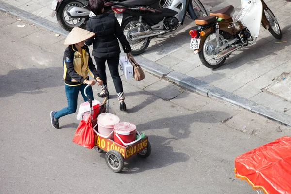 Hanoi Vietnam Straatverkopers Hanoi Old Quarter Aug 2019 Hij Verkopen — Stockfoto