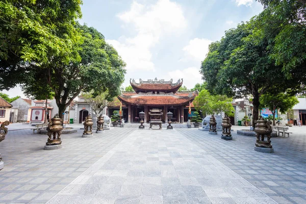 BacNinh, Vietnam, 24 Eylül 2015 Ana Salon The Ly Bat De Temple veya Do Temple, Hanoi yakınlarındaki bir tapınaktır.
