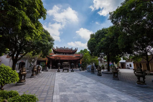 BacNinh, Vietnam, 24 Eylül 2015 Ana Salon The Ly Bat De Temple veya Do Temple, Hanoi yakınlarındaki bir tapınaktır.