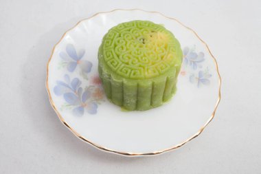 Vietnam 'da sonbahar festivali pastası. Ay çörekleri, Sonbahar Festivali sırasında yenen geleneksel pastalardır. Festivalde aile bir araya gelip ayı izlerken ay çöreği paylaşıyor.