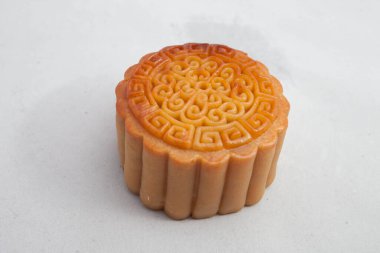 Vietnam 'da sonbahar festivali pastası. Ay çörekleri, Sonbahar Festivali sırasında yenen geleneksel pastalardır. Festivalde aile bir araya gelip ayı izlerken ay çöreği paylaşıyor.
