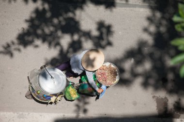 Hanoi, Vietnam, 23 Ağustos 2015: Vietnam 'da Yaşam Hanoi, Vietnam Sokağı satıcıları Hanoi' nin Eski Mahallesi