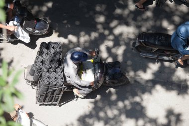 Hanoi, Vietnam, 23 Ağustos 2015: Vietnam 'da Yaşam Hanoi, Vietnam Sokağı satıcıları Hanoi' nin Eski Mahallesi