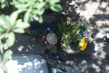 Hanoi, Vietnam, 23 Ağustos 2015: Vietnam 'da Yaşam Hanoi, Vietnam Sokağı satıcıları Hanoi' nin Eski Mahallesi