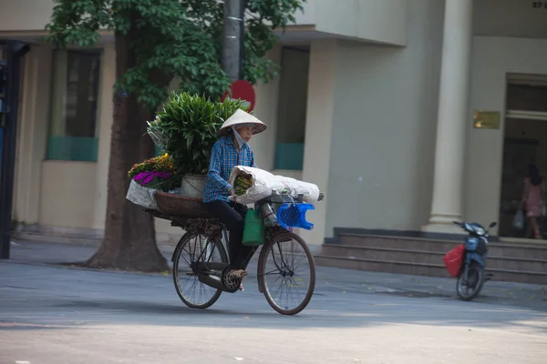 Hanói Vietnam Agosto 2015 Vida Vietnam Hanói Vietnam Vendedores Ambulantes —  Fotos de Stock