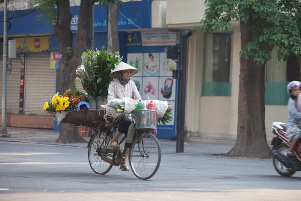 Hanói Vietnam Agosto 2015 Vida Vietnam Hanói Vietnam Vendedores Ambulantes —  Fotos de Stock