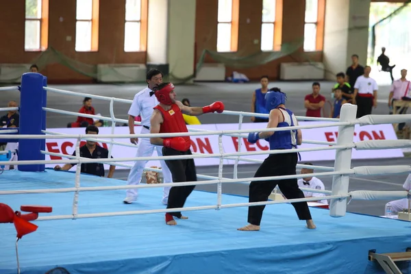 Hanói Vietnã Agosto 2015 Pugilistas Vietnamitas Trajes Tradicionais Fazendo Uma — Fotografia de Stock