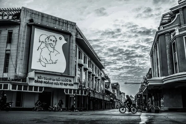 ベトナムのハノイでの日常生活 2020年8月6日の渋滞の朝の街 — ストック写真