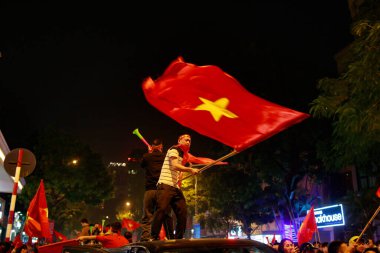 Hanoi, Vietnam 'da günlük hayat. Sabah 6 Ağustos 2020 'de trafik sıkışıklığı.