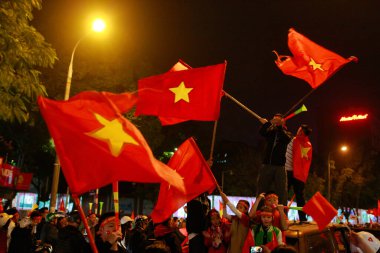 Hanoi, Vietnam 'da günlük hayat. Sabah 6 Ağustos 2020 'de trafik sıkışıklığı.