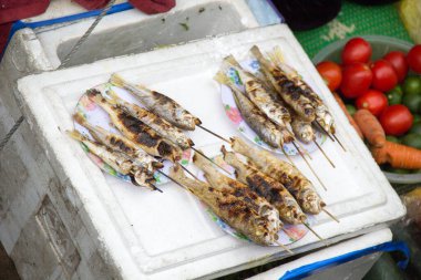 Ha Long Körfezi, Vietnam-29 Kasım 2014: Ha long Bay 'de balıkçı teknesi, Halong Körfezi, Vietnam, Güneydoğu Asi