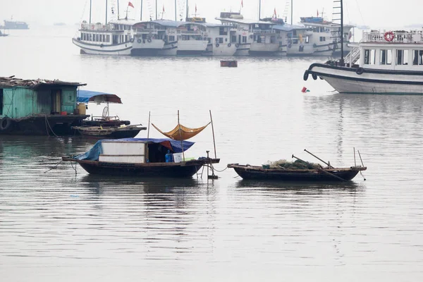 Long Bay Vietnam November 2014 Halászhajó Long Bay Panorámás Kilátás — Stock Fotó