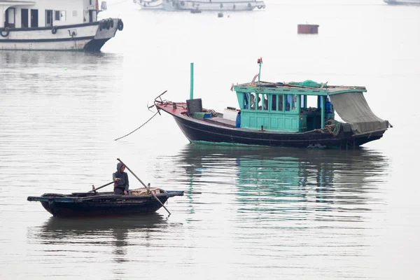 Long Bay Vietnam November 2014 Halászhajó Long Bay Panorámás Kilátás — Stock Fotó