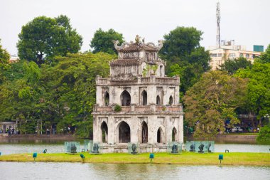 Hoan Kiem Gölü 'ndeki Kaplumbağa Kulesi (Thap Rua) Hanoi, Vietnam
