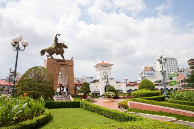 HO CHI MINH CITY, VİETNAM 17 Mart 2014: Ho Chi Minh City, Vietnam 'da Cho Ben Thanh veya Ben Thanh Market. Ben Thanh Pazarı Ho Chi Minh şehrinin en büyük pazarı ve ilgi odağı.