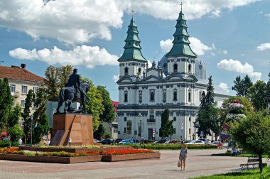 Ternopil, Ukrayna - 9 Temmuz 2018: Başpiskoposluk katedral Kutsal Bakire Meryem Immaculate Conception Ternopil en ünlü dönüm noktası olduğunu.