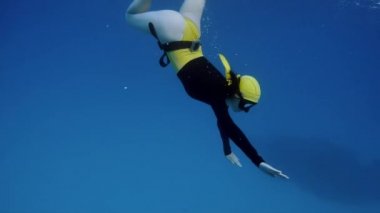 Güzel bir kadın dalış ücretsiz