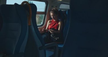 Trende genç Asyalı bayan, yaşam tarzı kavramı