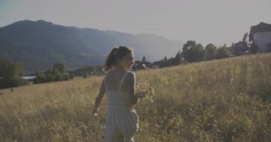 Güzellik kız açık havada doğanın keyfini
