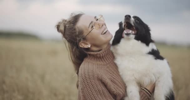 Pretty woman holding her border collie — Stock Footage Pretty woman holding her border collie Stock Footage
