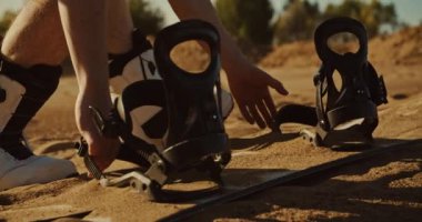 profesyonel sandboarders çölde çalıştırmak, ekstrem spor