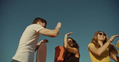 kum boarders çölde buluşuyor, gün batımı ışık