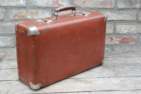 Old brown suitcase — Stock Photo, Image