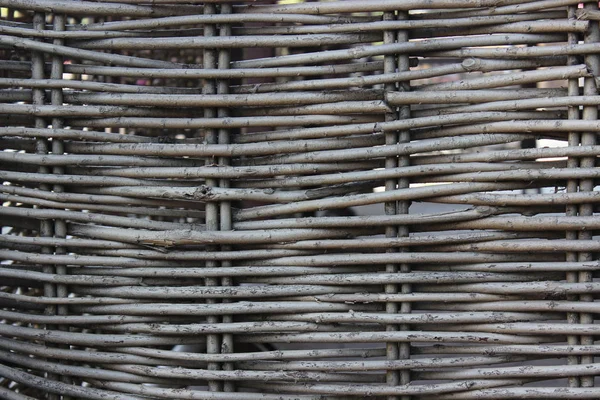 古い乾燥枝編み細工品の木の枝からの背景 — ストック写真