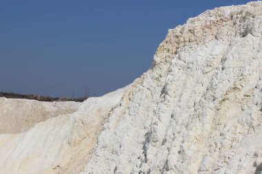 Beyaz kilden güzel bir arka plan. Toprak madenciliği,