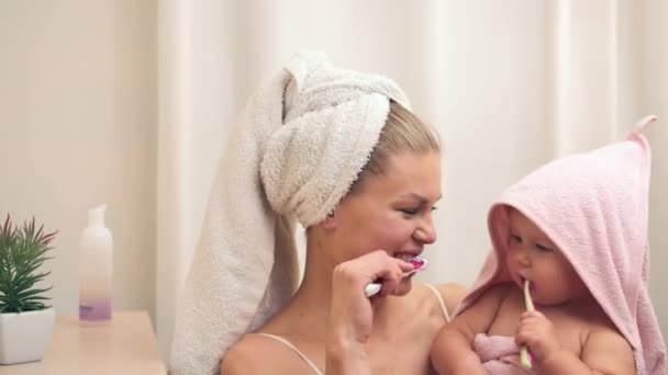 Happy Smiling Woman Holding Adorable Child Teaching Brushing Teeth Bath — Stock Video