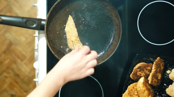 Fry chopped pieces of meat. Hot frying pan. Close-up. — Stock Video