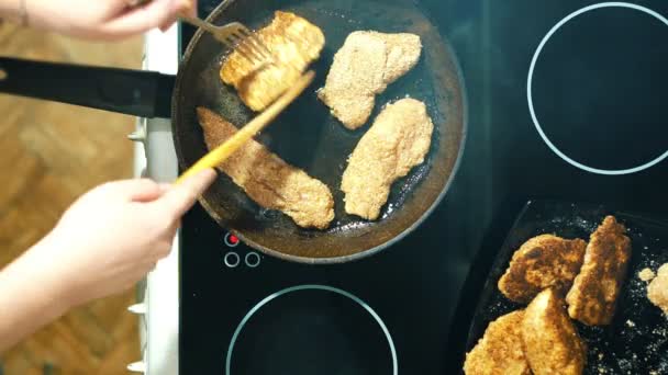 Fry chopped pieces of meat. Turn them around as they are ready. — Stock Video