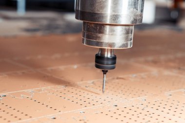 Yüksek iğ hızlarda çalışma, büyük besleme fiyatlar, kullanarak kısa sürede yüksek hassasiyetli parça almak olanak sağlar.