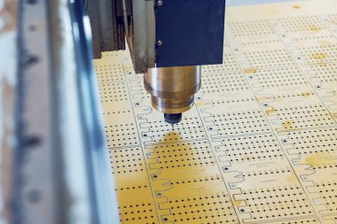 Bir dikey Cnc freze makinesi kullanımı.