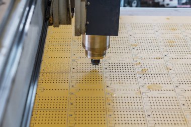 Bir dikey Cnc freze makinesi kullanımı. Doğruluk ve hız sipariş.