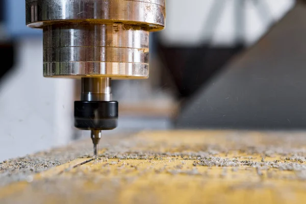 Turning and milling machine with CNC. Closeup of a spindle with a cutter during milling of the workpiece. — Stock Photo, Image