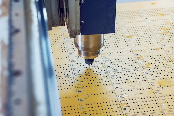 Bir dikey Cnc freze makinesi kullanımı.