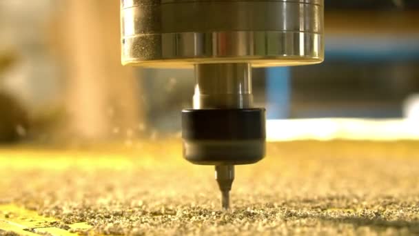 Work of the vertical milling machine with CNC. The work program provides high speed and accuracy. — Stock Video
