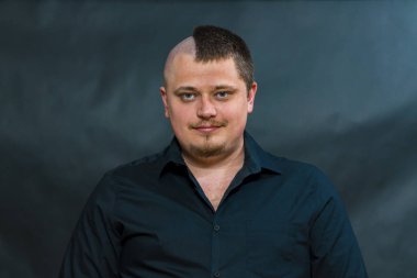 Serseri bir alt kültür olarak. Saç modeli özgün.