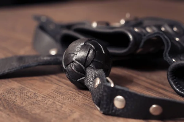 Seks oyuncakları ahşap arka plan üzerinde. BDSM kavramı