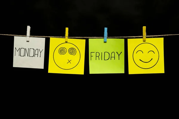 Copy space. Four sticker. Monday and friday. Smileys positive and negative. Beginning and end of the working week. Stickers attached to a rope clothespins. — Stock Photo, Image