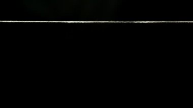 Ay bir yıl içinde değişti. Ekim Kasım. Sonbahar. Sayfaları el ile bir clothespin halata değiştirilir.