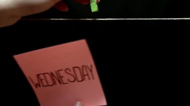 Uzay kopyalayın. Çarşamba yazıt ile etiket. Değiştirme. Sayfa word Perşembe ile.