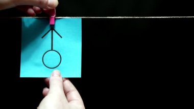 İki çıkartmaları. Mavi gökyüzünde Çocuk sembolü görüntüdür. Pembe sayfasında kız sembolü görüntüdür.