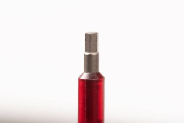 Beyaz arkaplanda hex bit veya ingiliz anahtarı izole.