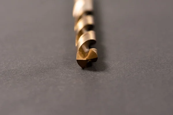 Macro astratto di punte di trapano in titanio su banco da lavoro. — Foto Stock