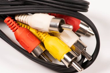 AV kablolarını kapatın. Analog PC TV Video Adaptörü