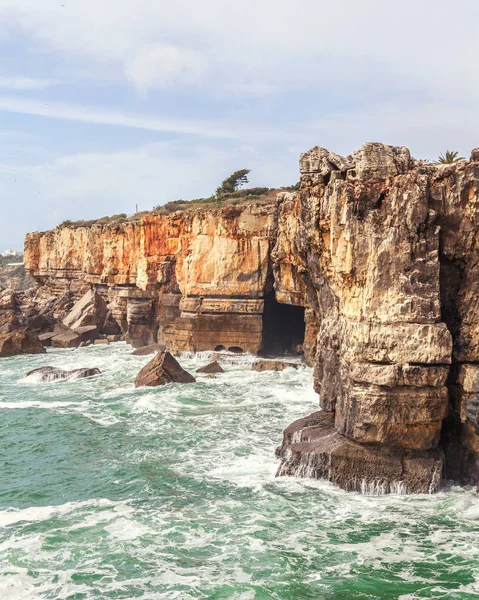 Grotto Boca Inferno Cascais Portekiz Için Yapmak Güçlü Dalgalar Ile — Ücretsiz Stok Fotoğraf